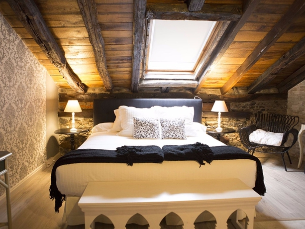 Imagen de la habitación del Hotel Akla Palacio Torre De Ruesga. Foto 12