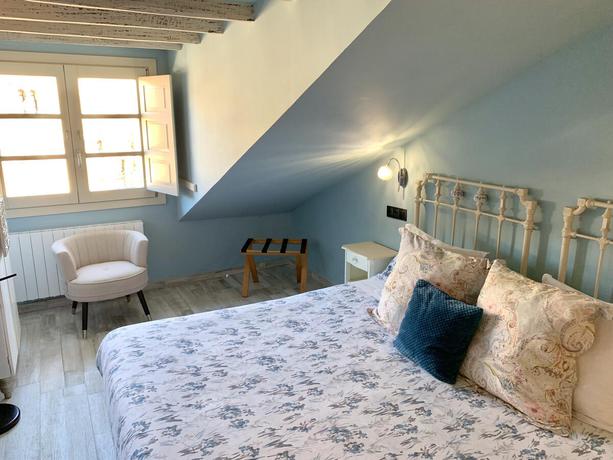 Imagen general del Hotel Akla Suites Santillana. Foto 13