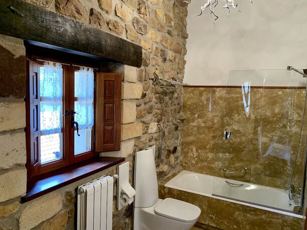 Imagen general del Hotel Akla Suites Valles Pasiegos. Foto 5