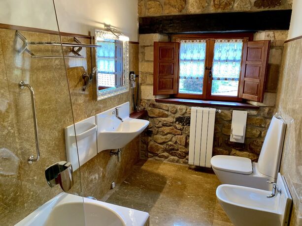 Imagen general del Hotel Akla Suites Valles Pasiegos. Foto 10