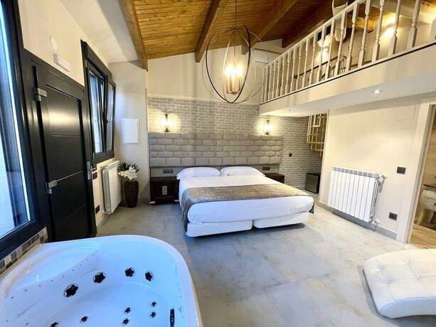 Imagen de la habitación del Hotel Akla Suites Valles Pasiegos. Foto 11