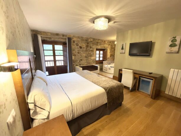 Imagen de la habitación del Hotel Akla Suites Valles Pasiegos. Foto 18