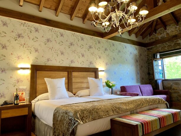 Imagen de la habitación del Hotel Akla Suites Valles Pasiegos. Foto 19