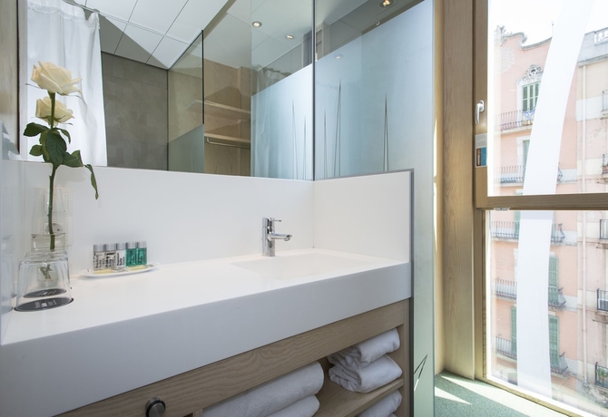 Imagen de la habitación del Hotel Ako Suite. Foto 11