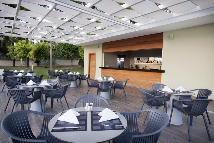 Imagen del bar/restaurante del Hotel Akra Antalya. Foto 4