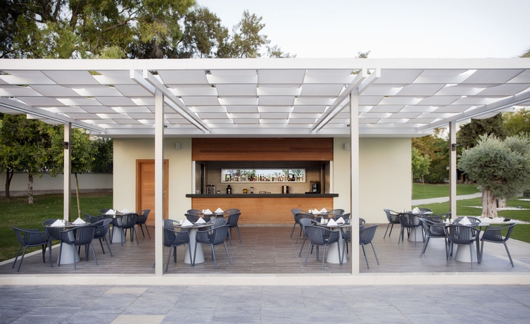 Imagen del bar/restaurante del Hotel Akra Antalya. Foto 5