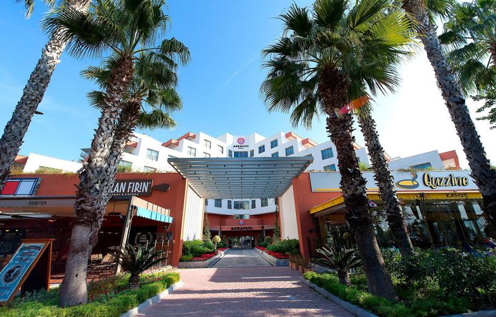 Imagen de los exteriores del Hotel Akra V. Foto 13