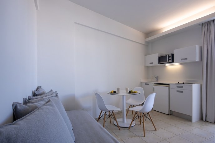 Imagen de la habitación del Hotel Akrogiali Beach Apartments. Foto 3