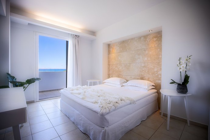 Imagen de la habitación del Hotel Akrogiali Beach Apartments. Foto 8