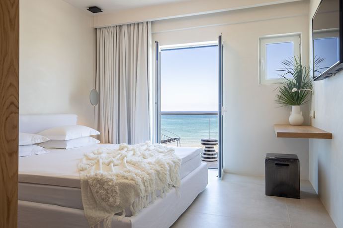 Imagen de la habitación del Hotel Akrogiali Beach Apartments. Foto 17