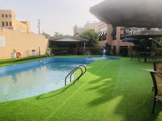 Imagen de la piscina del Hotel Akroma Plaza. Foto 10