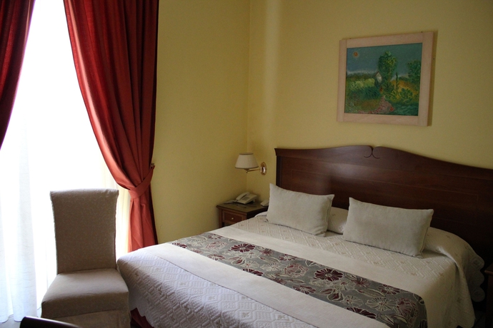 Imagen de la habitación del Hotel Akropolis. Foto 4