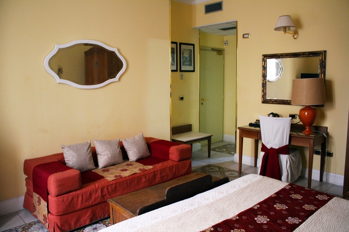 Imagen de la habitación del Hotel Akropolis. Foto 9