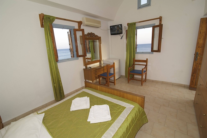 Imagen de la habitación del Hotel Akrotiri, Akrotiri. Foto 7