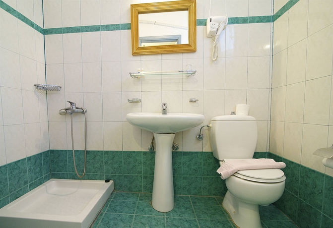 Imagen de la habitación del Hotel Akrotiri, Akrotiri. Foto 10