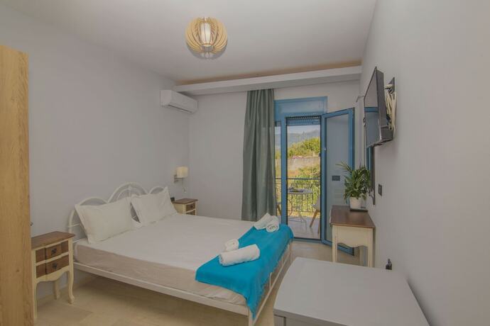 Imagen de la habitación del Hotel Akrotiri, Apollonioi. Foto 15