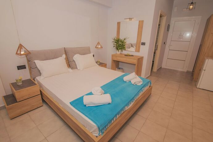 Imagen de la habitación del Hotel Akrotiri, Apollonioi. Foto 17