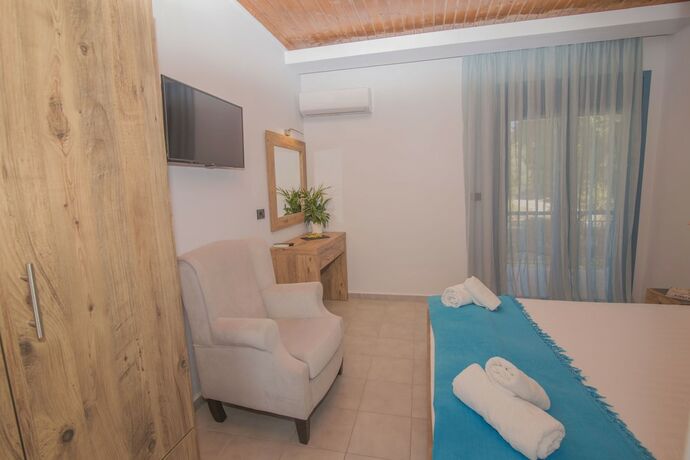 Imagen de la habitación del Hotel Akrotiri, Apollonioi. Foto 19