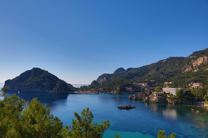 Imagen de los exteriores del Hotel Akrotiri Beach Resort. Foto 6