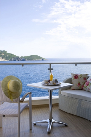 Imagen de la habitación del Hotel Akrotiri Beach Resort. Foto 5