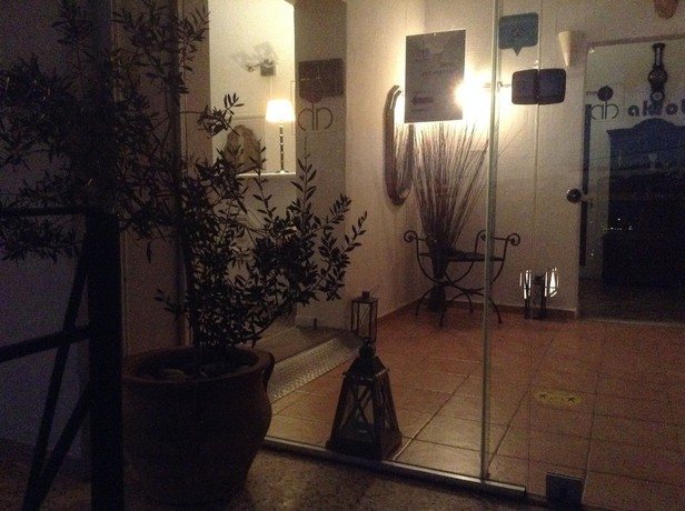 Imagen de los interiores del Hotel Akrotiri, Chania. Foto 18