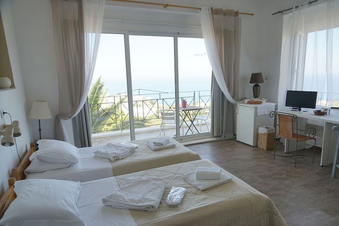 Imagen de la habitación del Hotel Akrotiri, Chania. Foto 6