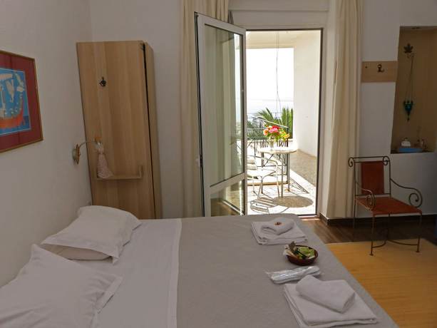 Imagen de la habitación del Hotel Akrotiri, Chania. Foto 11