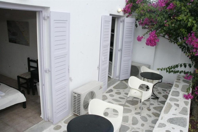 Imagen de los exteriores del Hotel Akrotiri, Paros Ciudad. Foto 6