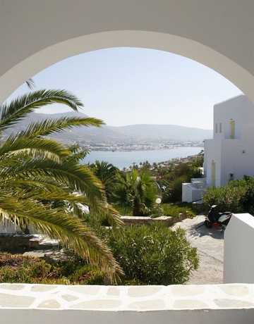 Imagen de los exteriores del Hotel Akrotiri, Paros Ciudad. Foto 7