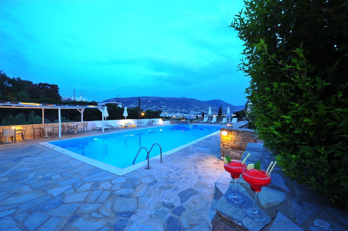 Imagen de la piscina del Hotel Akrotiri, Paros Ciudad. Foto 11