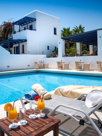 Imagen general del Hotel Aks Chroma Paros Hotel. Foto 6