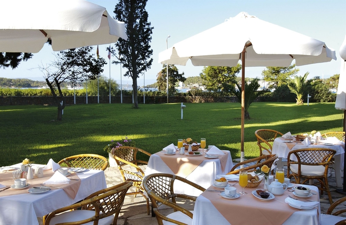 Imagen del bar/restaurante del Hotel Aks Porto Heli. Foto 2