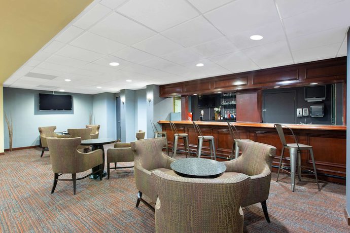 Imagen del bar/restaurante del Hotel Aksarben Suites, Trademark Collection by Wyndham. Foto 2