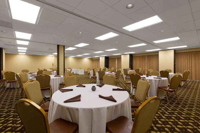 Imagen de los interiores del Hotel Aksarben Suites, Trademark Collection by Wyndham. Foto 15