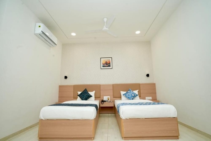 Imagen de la habitación del Hotel Akshar Imperial Morbi. Foto 2