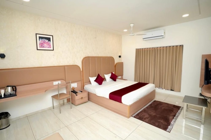 Imagen de la habitación del Hotel Akshar Imperial Morbi. Foto 3