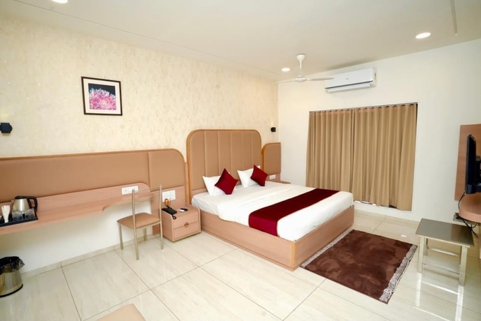 Imagen de la habitación del Hotel Akshar Imperial Morbi. Foto 4