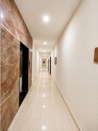 Imagen de los interiores del Hotel Akshar Imperial Morbi. Foto 13
