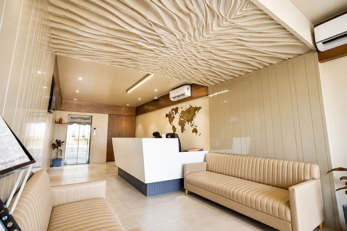 Imagen de los interiores del Hotel Akshar Imperial Morbi. Foto 15