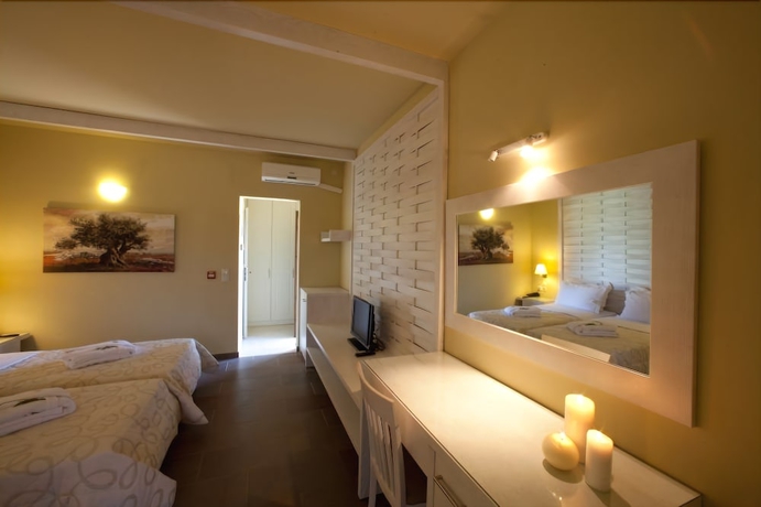 Imagen de la habitación del Hotel Aktaion Resort. Foto 17