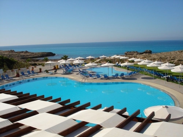 Imagen de la piscina del Hotel Aktea Beach Village. Foto 6