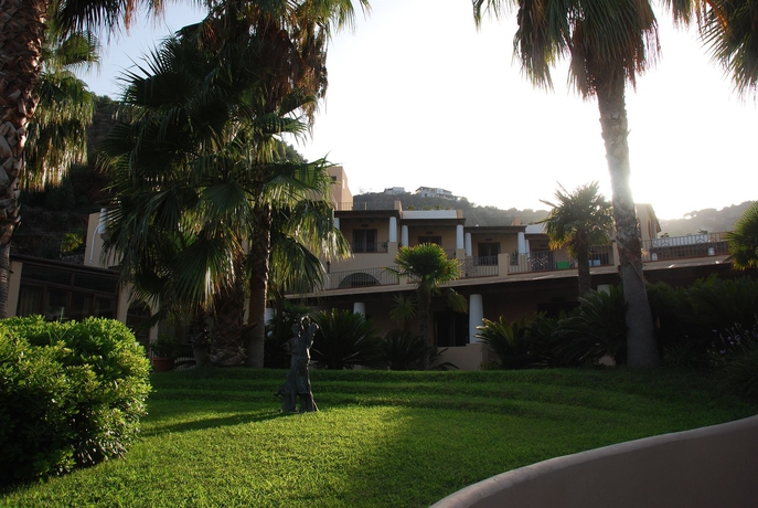 Imagen de los exteriores del Hotel Aktea. Foto 12