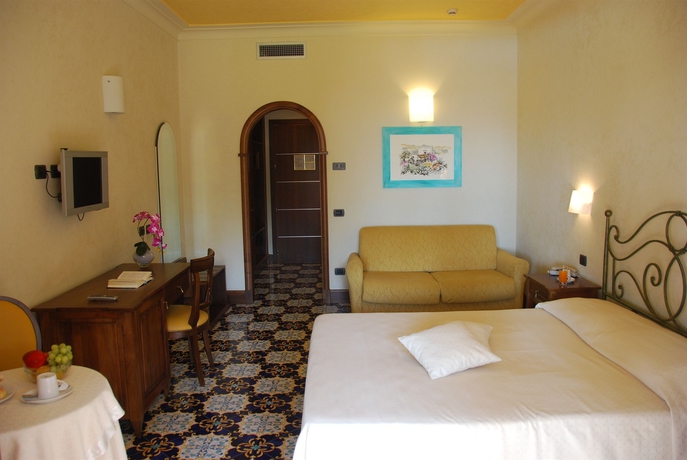 Imagen de la habitación del Hotel Aktea. Foto 6