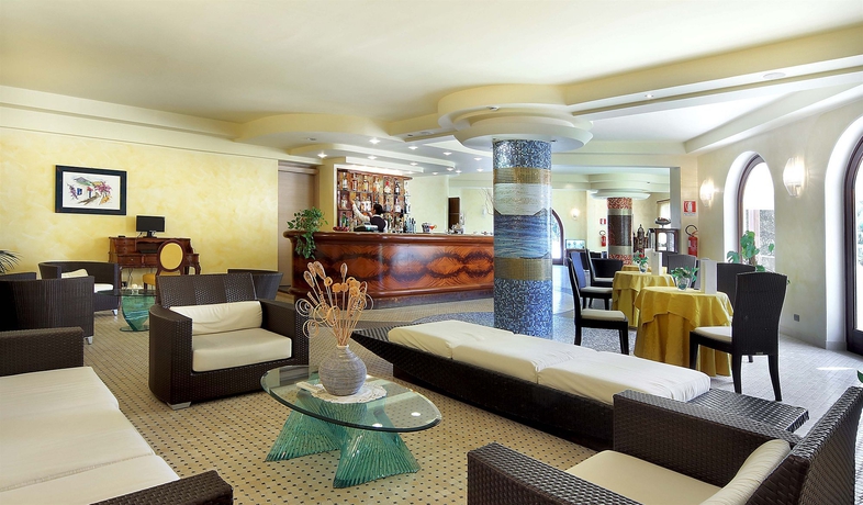 Imagen del bar/restaurante del Hotel Aktea. Foto 2