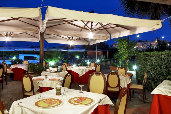 Imagen del bar/restaurante del Hotel Aktea. Foto 3