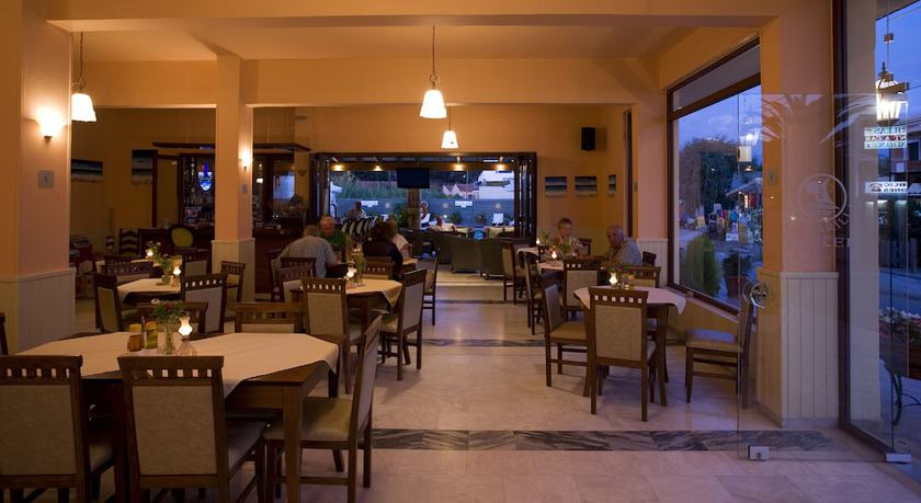 Imagen del bar/restaurante del Hotel Akti Arilla. Foto 2