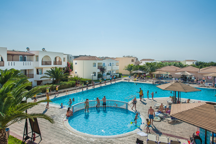 Imagen de la piscina del Hotel Akti Beach Club. Foto 15