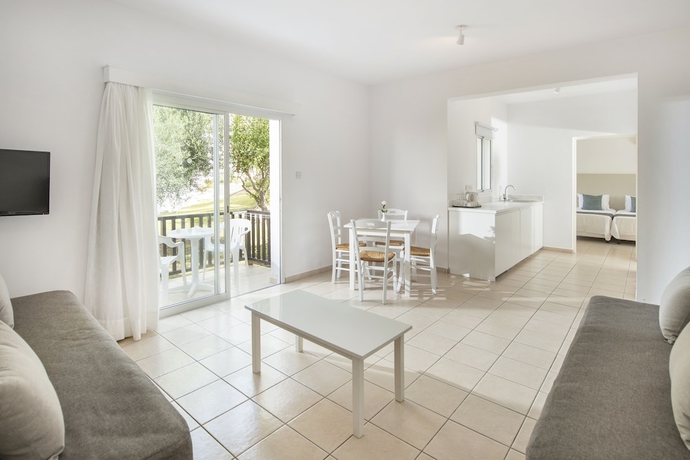 Imagen de la habitación del Hotel Akti Beach Village Resort. Foto 5