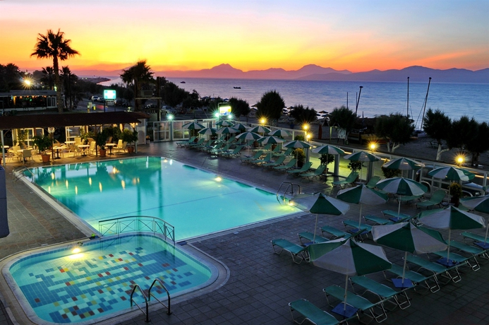 Imagen de la piscina del Hotel Akti Dimis. Foto 9