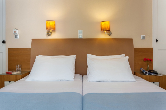 Imagen de la habitación del Hotel Akti. Foto 4